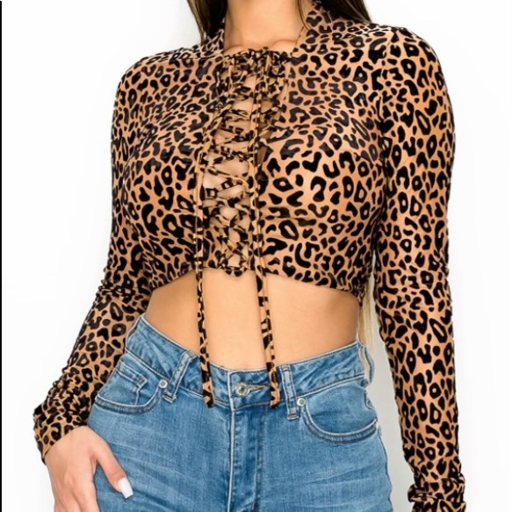•SEXY LEOPARD CROSS-LACE FRONT CROPPED TOP